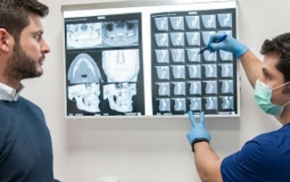 Expertos en prótesis con implantes dentales